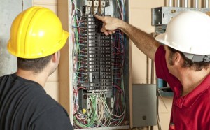 Les travaux électriques à faire à la maison et pourquoi engager un professionnel ?